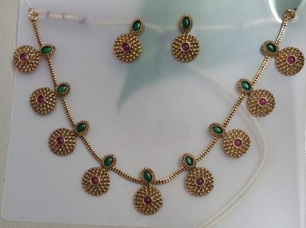 Antique Round Pendant Kemp Necklace Set