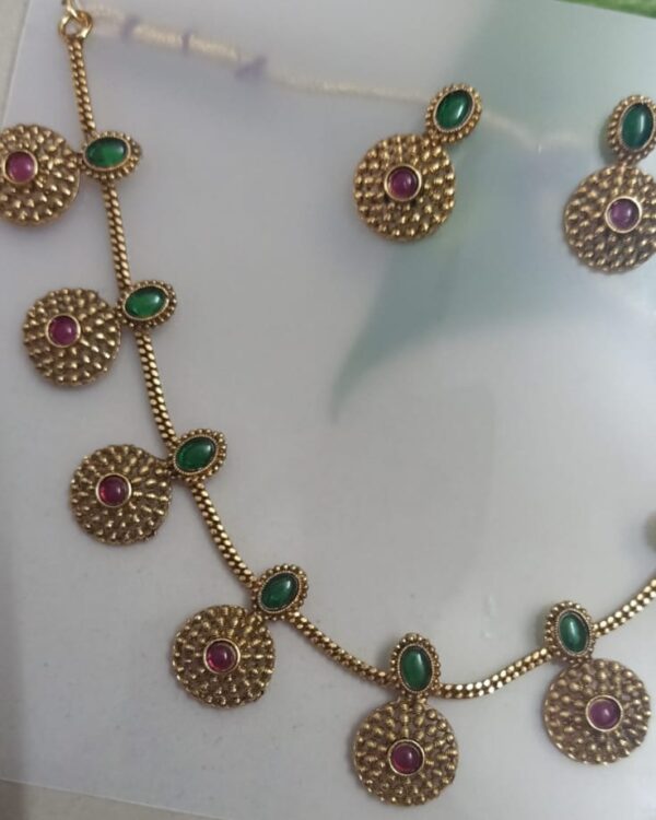 Antique Round Pendant Kemp Necklace Set - Image 2