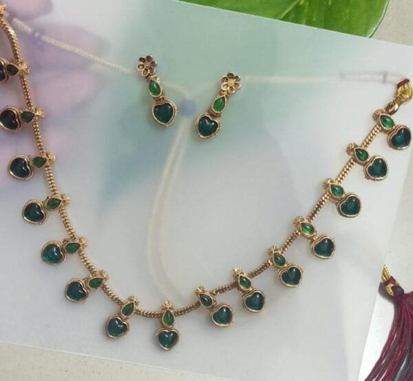 Green Heart Kemp Necklace Set – Antique Gold Finish - Image 2