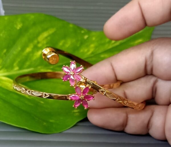 Pink flower bracelet - Image 2