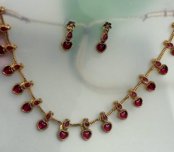 Red Heart Kemp Necklace Set – Antique Gold Finish