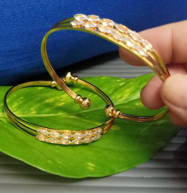 White flower bracelet - Image 2