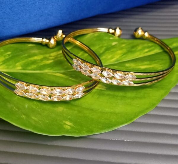 White flower bracelet